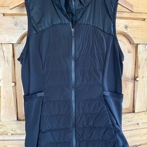 Women's Black Sleeveless vest